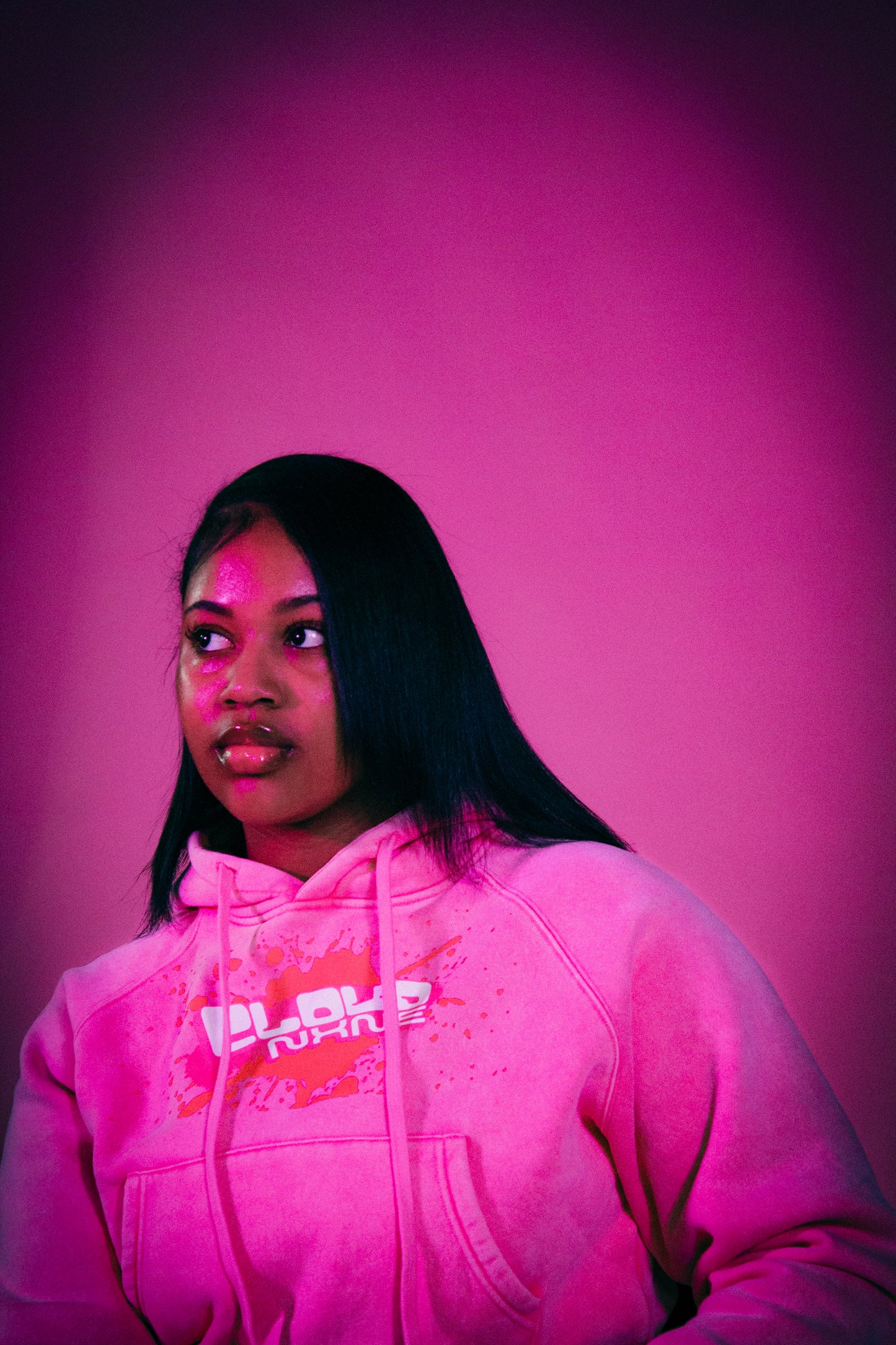 "PRETTY GIRLS WEAR CLOUDNXNE" Women's Cropped Hoodie